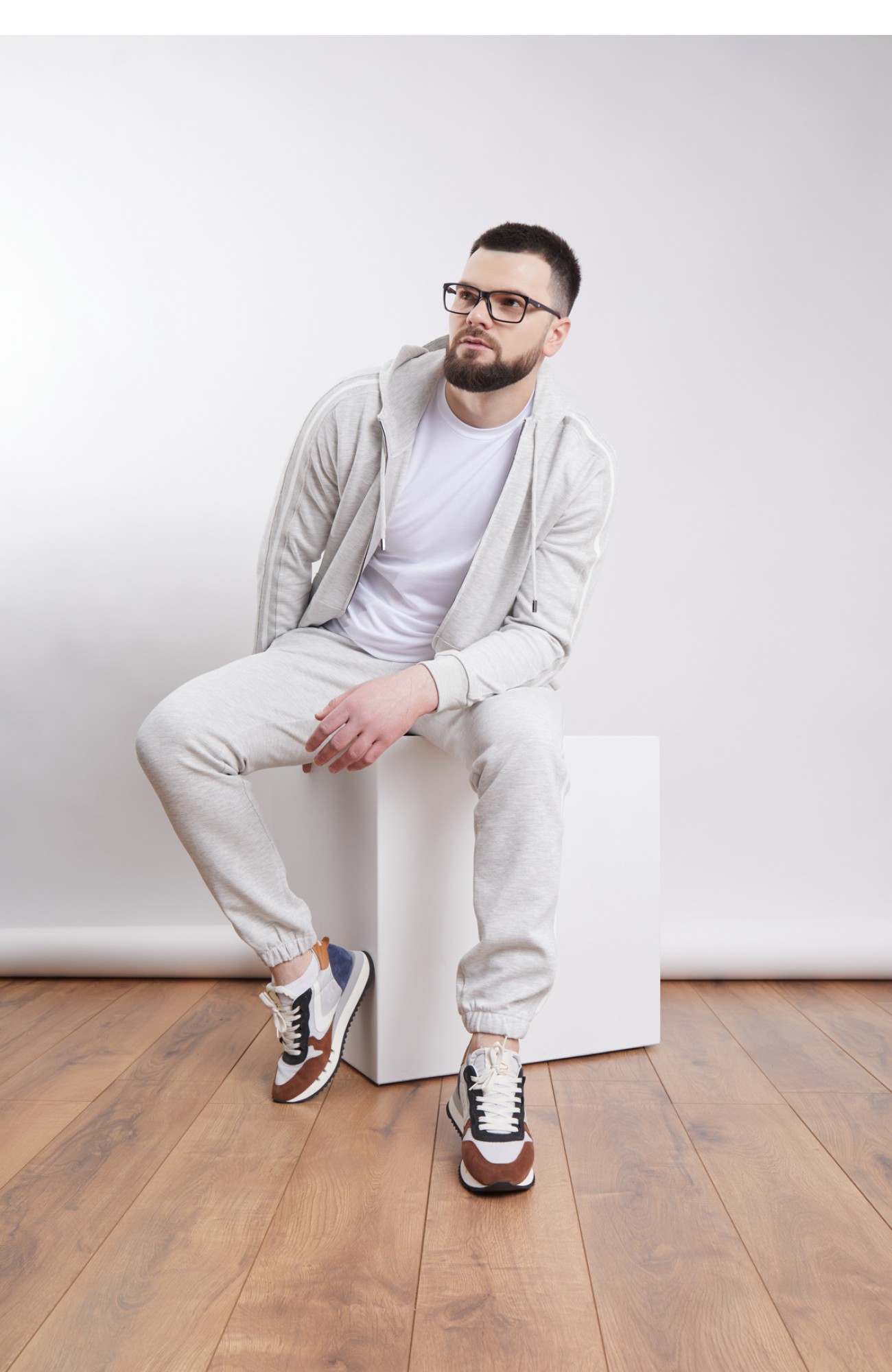 Спортивний костюм KETROY Чоловічий сірий спортивний костюм.