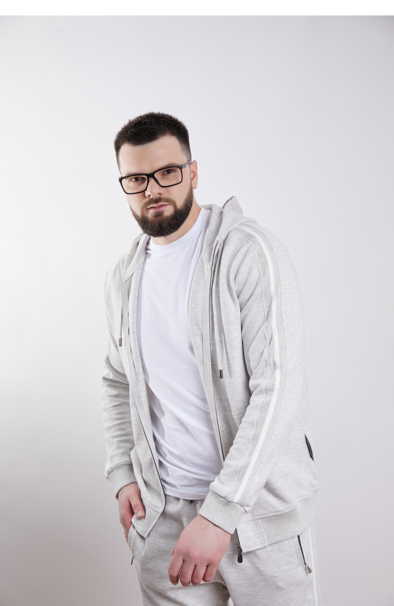 Спортивний костюм KETROY Чоловічий сірий спортивний костюм.