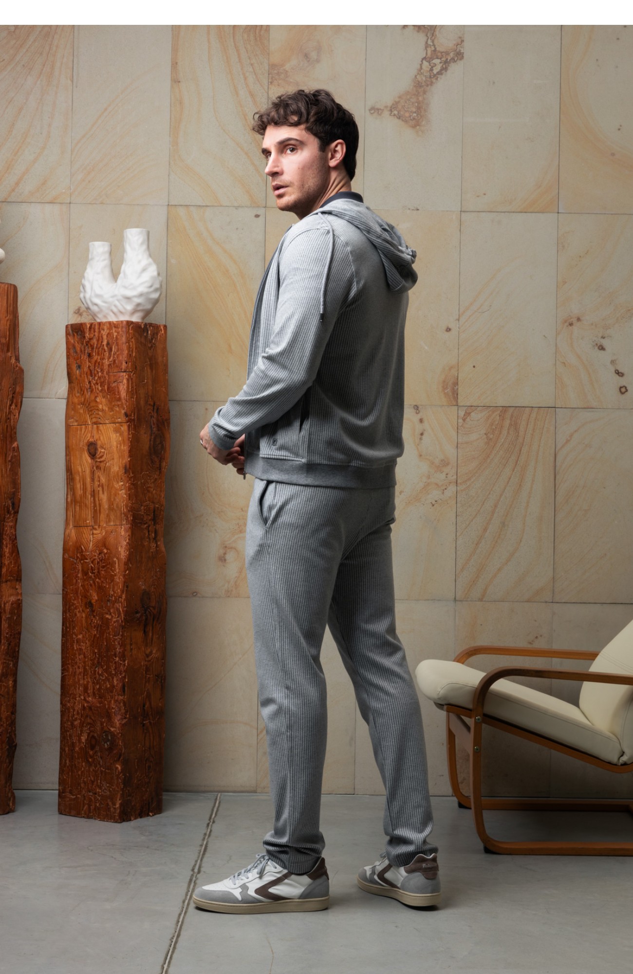 Спортивний костюм KETROY Чоловічий сірий спортивний костюм.